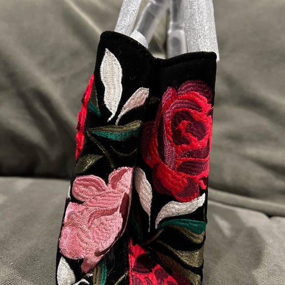 Kate spade flowers - Picture 3 of 5